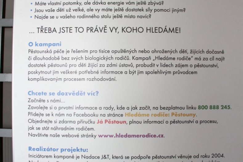 Výstava upozorňuje na téma náhradního rodičovství
