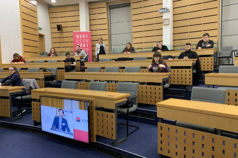 Ekonomická olympiáda prověřila znalosti studentů z Olomouckého kraje