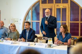 Zástupci mikroregionů jednali ve Velké Bystřici o digitalizaci, energetice i financích