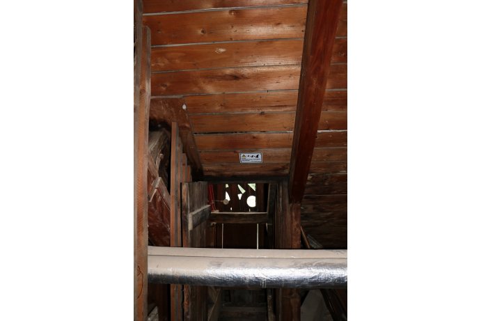 výletové otvory z půdy lázeňského domu_JŠ